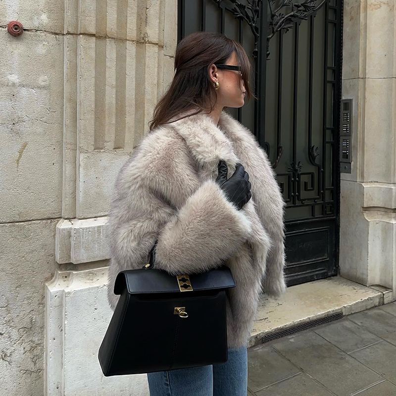 Veste Chic en Fausse Fourrure  - Streetwear Girl Brand avis et prix